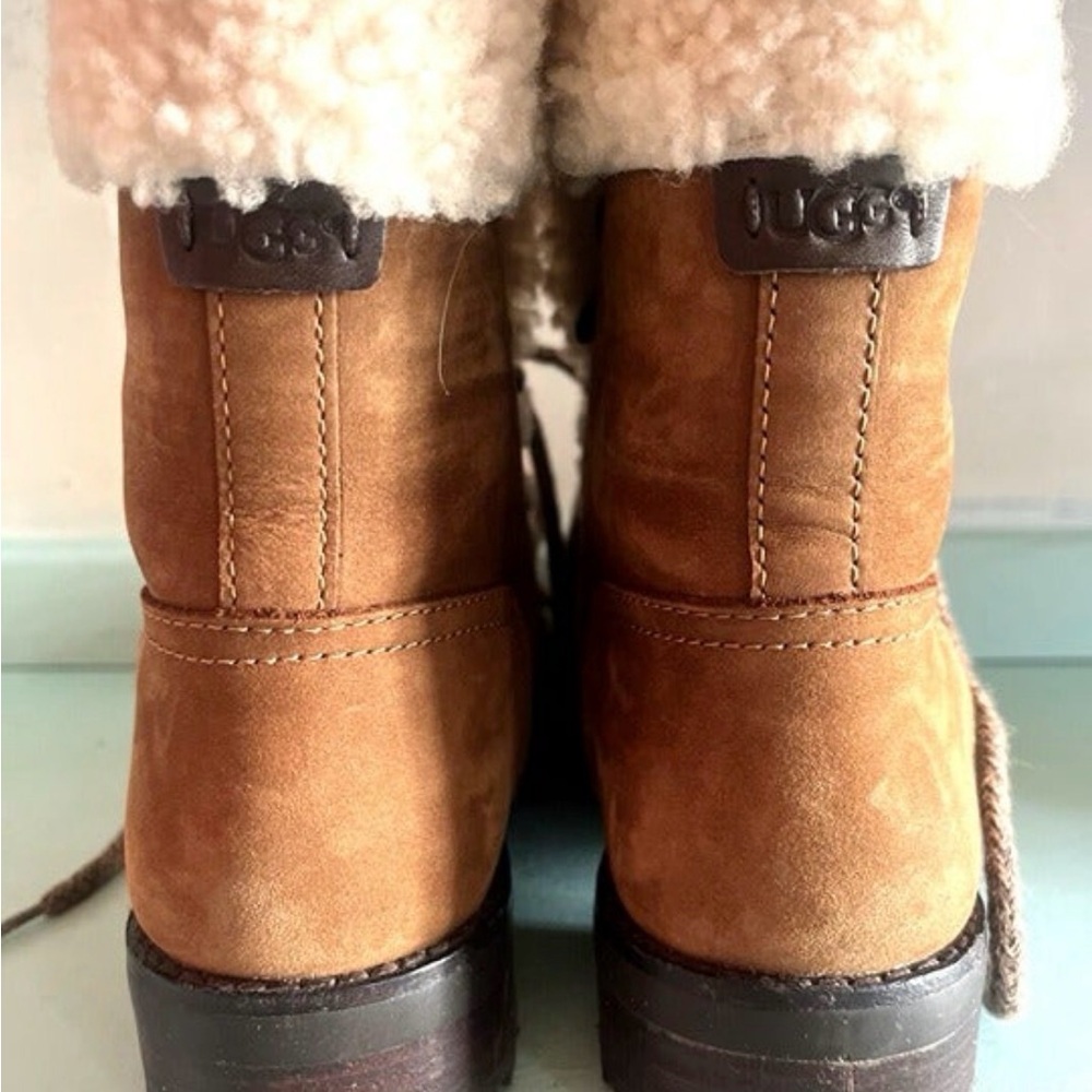 UGG Cream Shearling Lined Interior with Branded T… - image 2